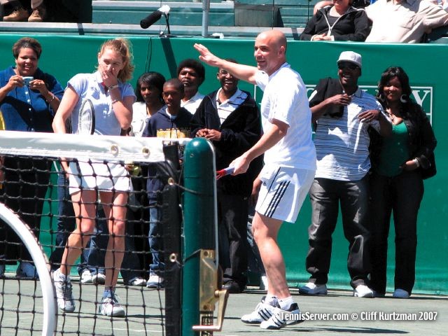 Tennis - Andre Agassi hitting Steffi Graf in mouth with tennis racquet
